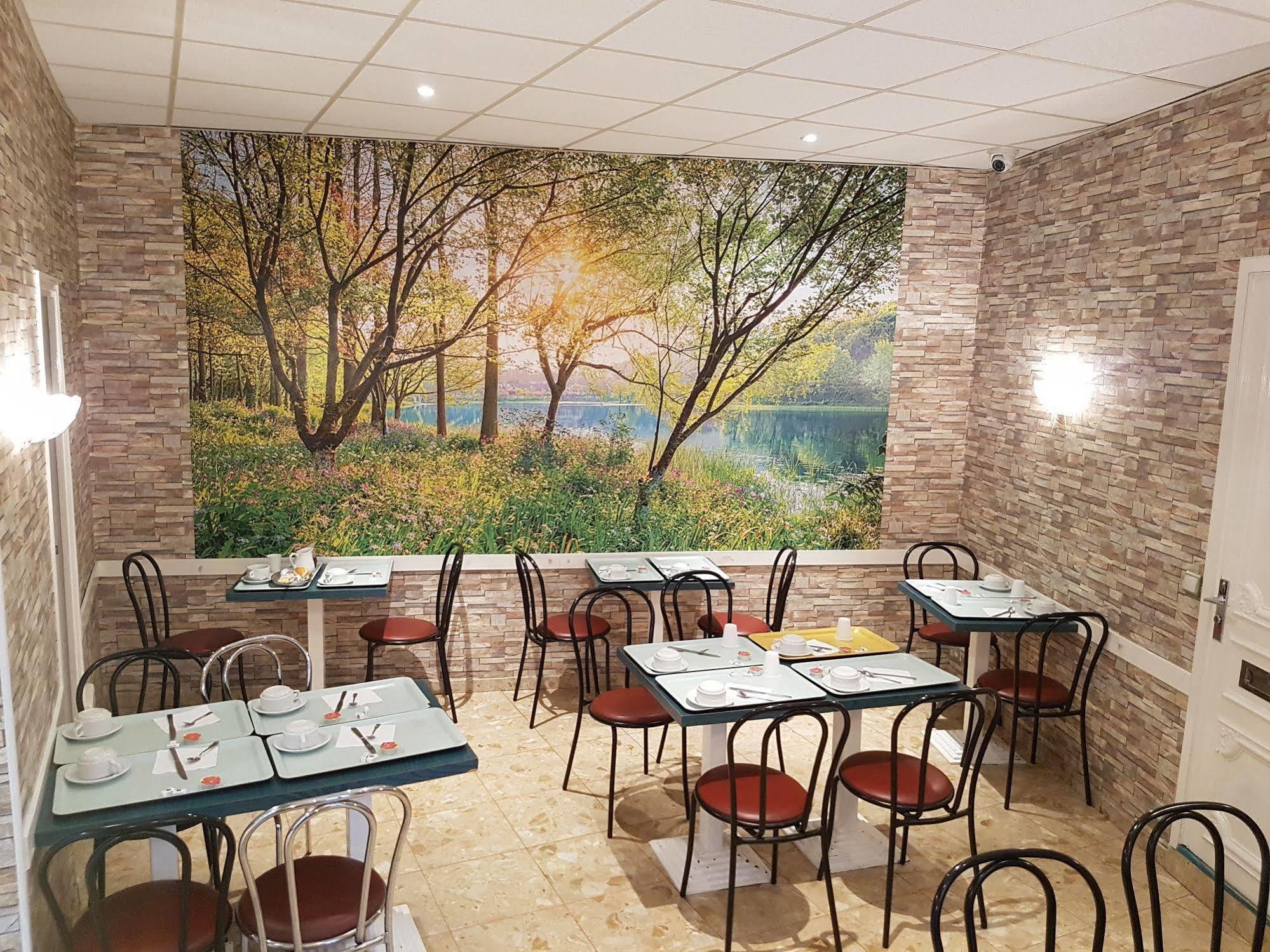 Ibis Styles Gare De L'est Magenta
